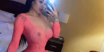 Daniela colombiana la tina Hola chicos mi nombre es Daniela ando de visita en la are qu
