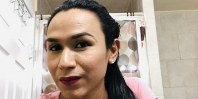 Soy una mujer transgénero I am a transgender girl in search of generous loving passi