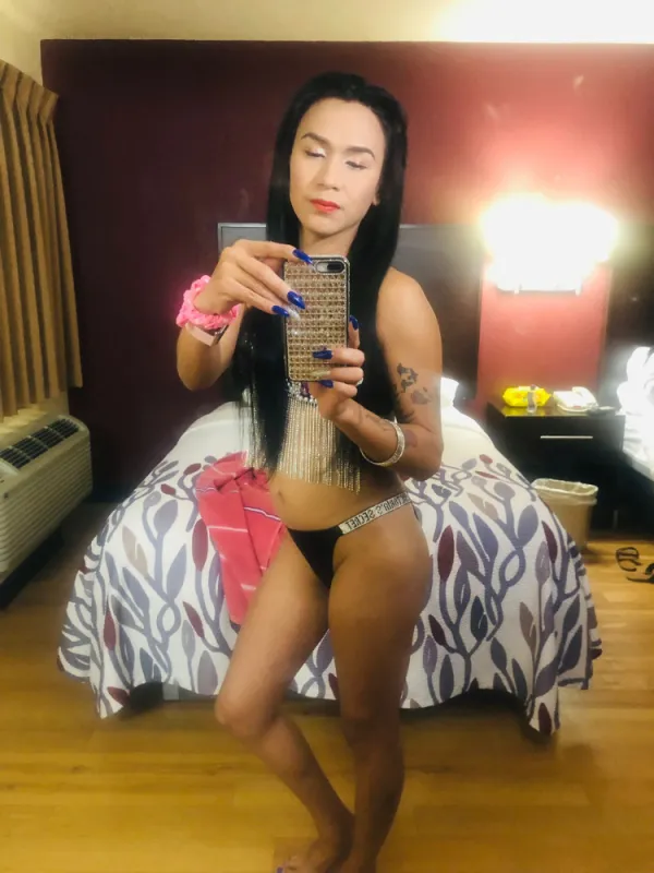 Paola Avatar Bg