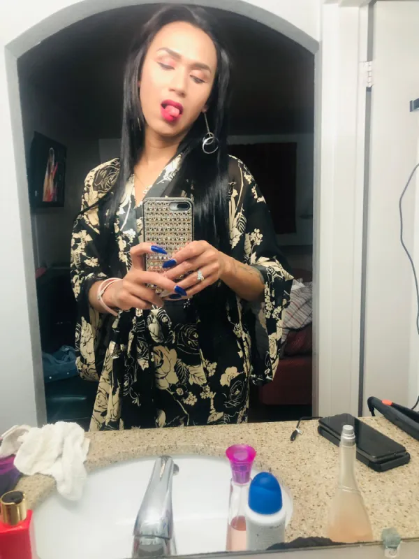 Marcela Paloma Avatar Bg