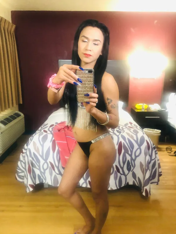 Marcela Paloma Avatar Bg
