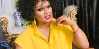 Sexy chica latina trans Sexy chica latina transDenis está disponible en el momento