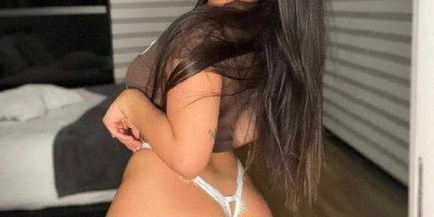 Latina cachonda disponible para ti disfruta un momento de diversión ll