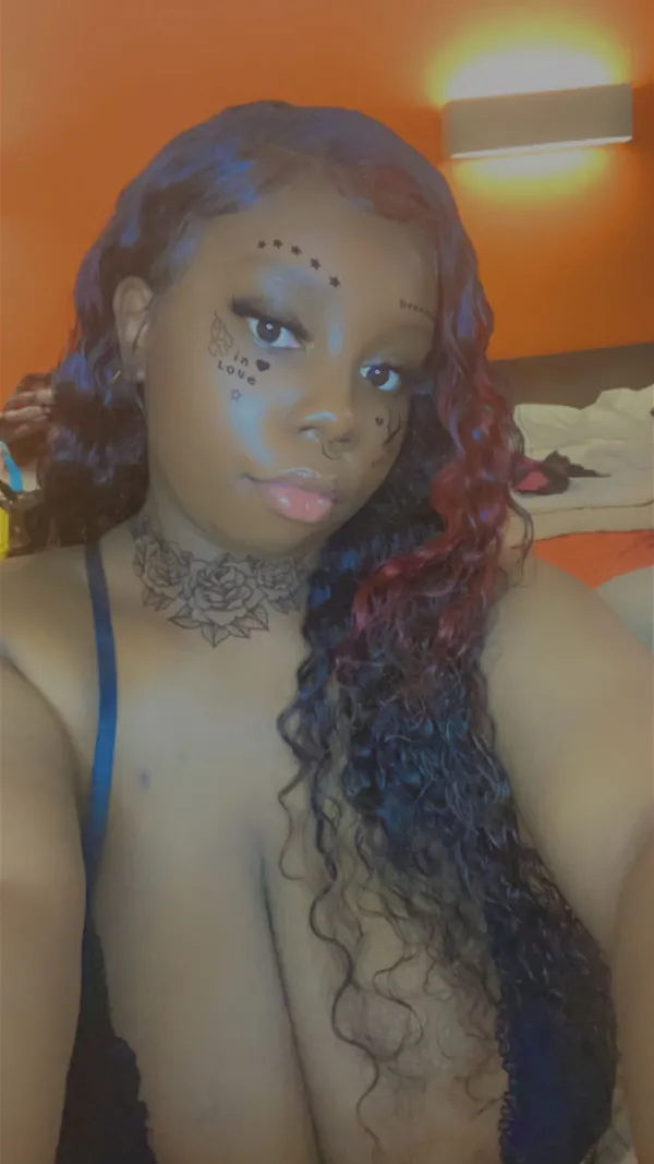 Kaylakisses22 Avatar Bg