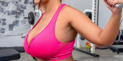 Im a speacialist on hooking up sex and all kinds of kinky and erotic romantic sex and play and all naughty stuff