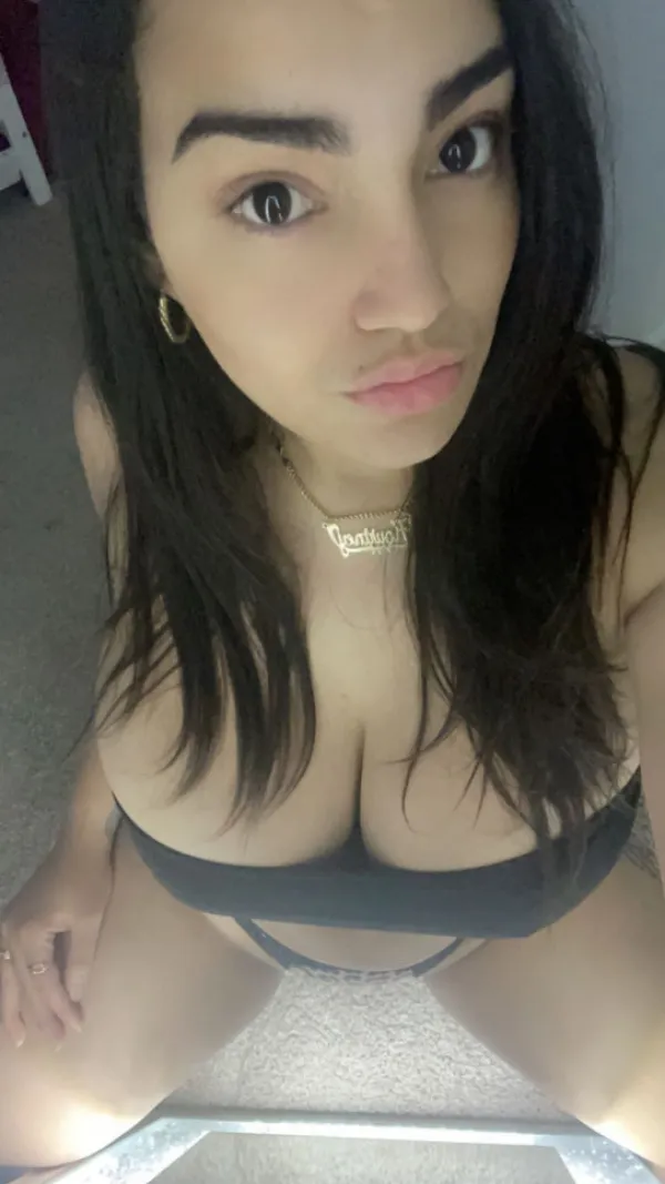 Laura Avatar Bg