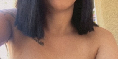 Nena muy linda y delicada con una lindas cubas y delicada