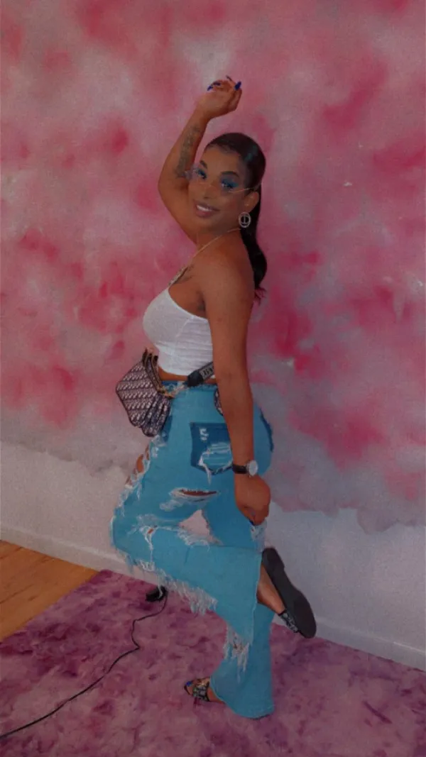 Likkkle Ms Avatar Bg