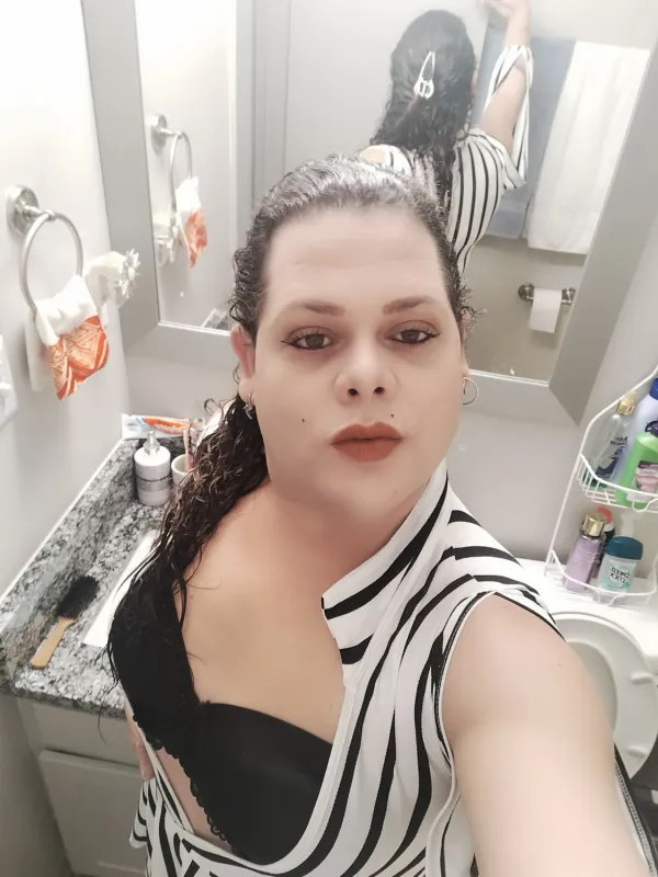 Clarisa La Cubana Avatar Bg