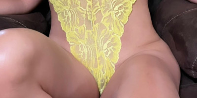Rico masaje relajante y complaciente besos y caricias