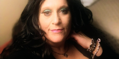 Iam Katt and my kitty wants to play please Puck me and I will make sur