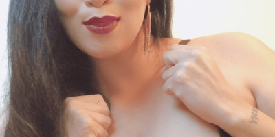 Thick latina beautyhere to make you want more Se habla español
