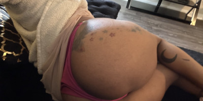 Sexy Latina complaciente bien caliente juguetona y más