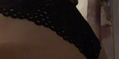 Sexy morena caliente quiere divertirse un rato