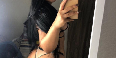 Latina hermosa con cuerpo de diosa para ti amor