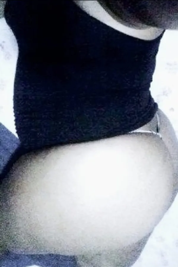La Chica De Negro Avatar Bg