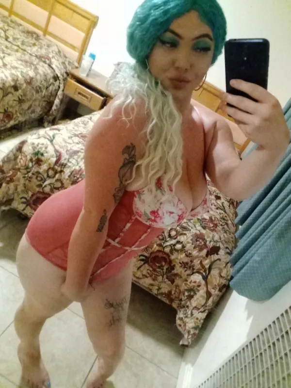 Pretty Pussy Lady Avatar Bg