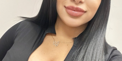 Hola mis amores por aquí una chica latina joven y coqueta