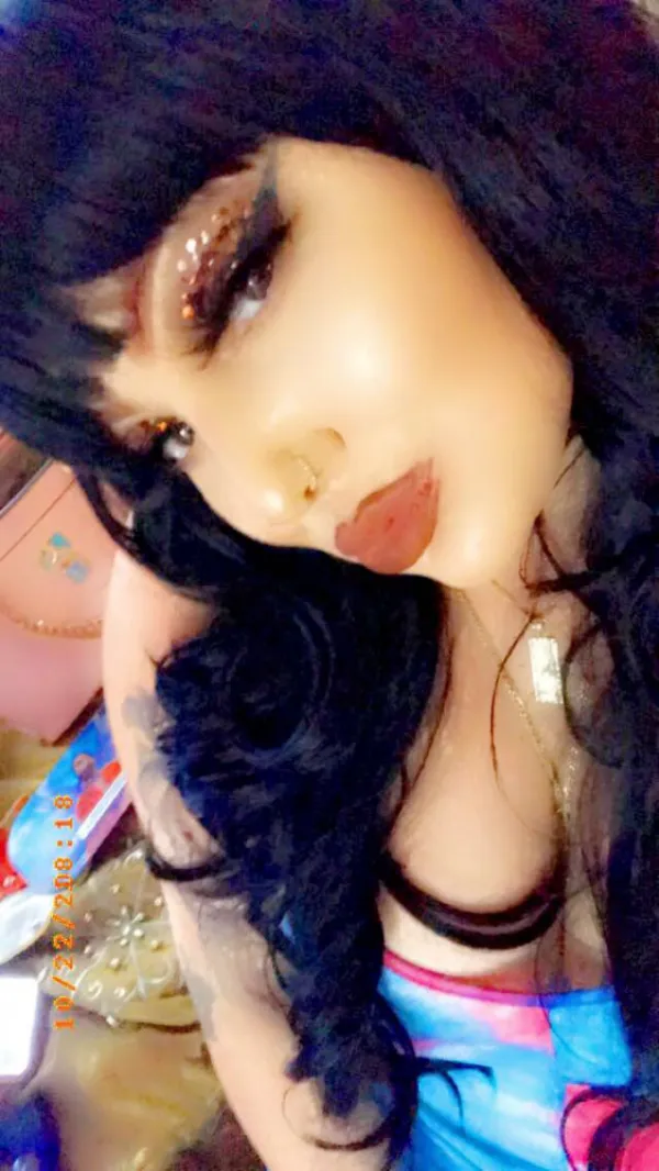 Pretty Pussy Lady Avatar Bg