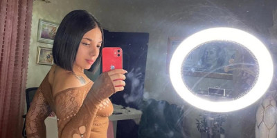 JOVEN DE PIEL CLARA FOGOSA EXTROVERTIDA VEN Y DISFRUTAS UN RICO MOMENTO