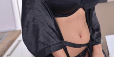 Playful Peyton I am truly the total package. Bedroom eyes and a luscious bo